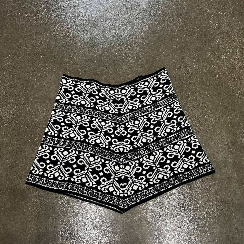 Geometric Knit Skirt Womens Small Black‎ White Mini Tribal Pattern